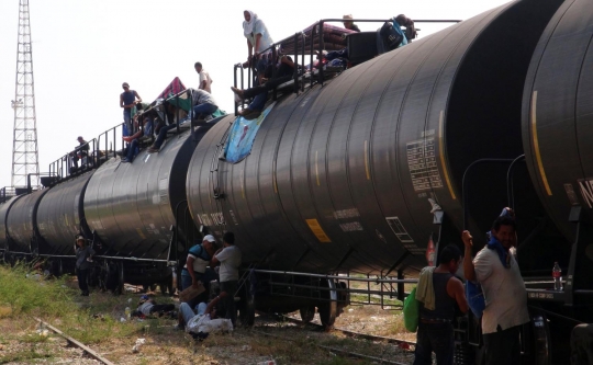 Aksi puluhan imigran gelap bajak kereta barang tujuan AS