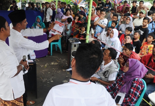 Suasana penghitungan suara di TPS Markas FPI, Anies-Sandi menang