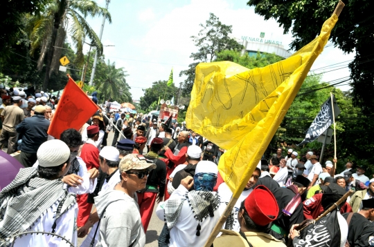 Massa geram Ahok dituntut 1 tahun penjara