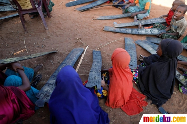 Foto Semangat anak anak korban bencana kelaparan Somalia Foto Semangat anak anak korban bencana kelaparan Somalia