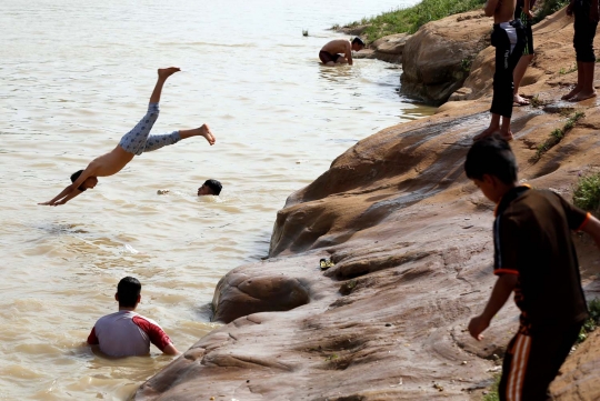 Liburan sederhana di kota konflik