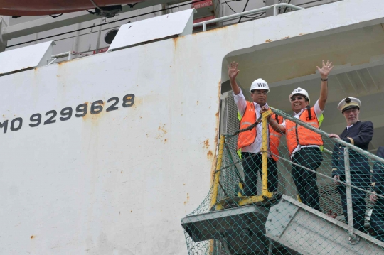 Kapal kargo raksasa dari Prancis merapat di Pelabuhan JICT Jakarta