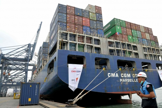 Kapal kargo raksasa dari Prancis merapat di Pelabuhan JICT Jakarta