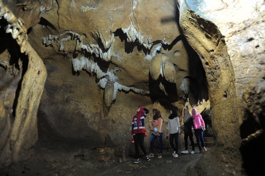 Melihat keindahan Gua Simenteng di Bogor