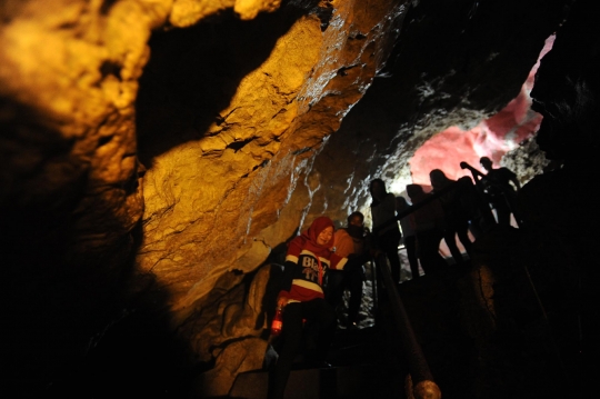 Melihat keindahan Gua Simenteng di Bogor