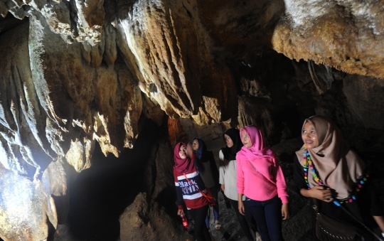 Melihat keindahan Gua Simenteng di Bogor