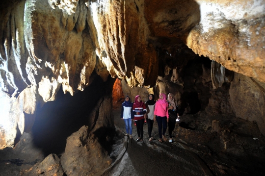 Melihat keindahan Gua Simenteng di Bogor
