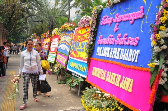 1.000 Karangan bunga untuk Ahok-Djarot banjiri Balai Kota