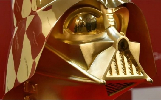 Mewahnya topeng emas Darth Vader yang dijual Rp 19 miliar