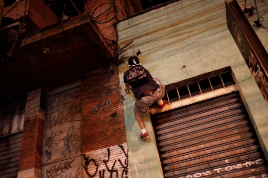 Aksi nekat para seniman jalanan Kota Sao Paulo