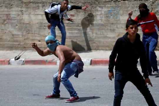 Dukung aksi mogok makan, warga Palestina & tentara Israel bentrok
