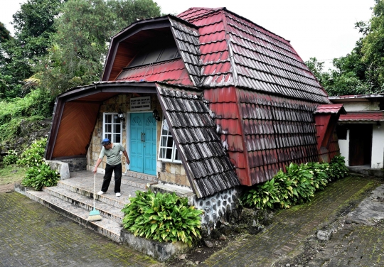 Mengunjungi rumah ibadah umat Yahudi di Tondano