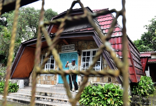 Mengunjungi rumah ibadah umat Yahudi di Tondano