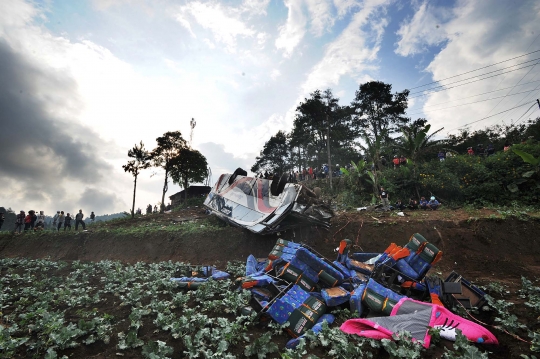 Penampakan kecelakaan maut yang tewaskan 12 orang di Cianjur