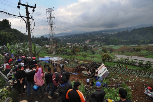 Penampakan kecelakaan maut yang tewaskan 12 orang di Cianjur