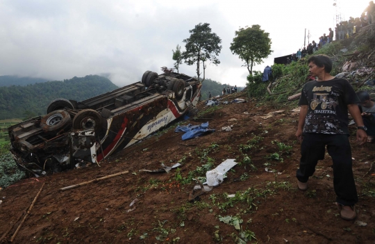 Penampakan kecelakaan maut yang tewaskan 12 orang di Cianjur