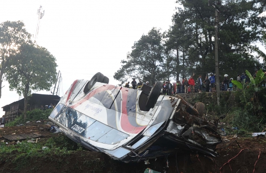 Penampakan kecelakaan maut yang tewaskan 12 orang di Cianjur