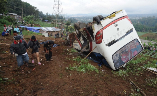 Penampakan kecelakaan maut yang tewaskan 12 orang di Cianjur