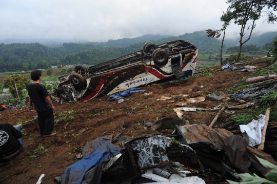 Penampakan kecelakaan maut yang tewaskan 12 orang di Cianjur