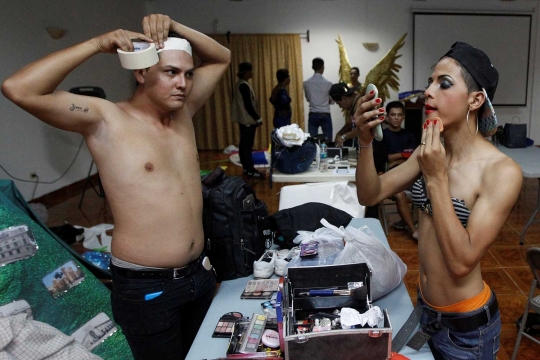 Intip kesiapan kontestan Miss Gay Tegucigalpa 2017 di balik panggung