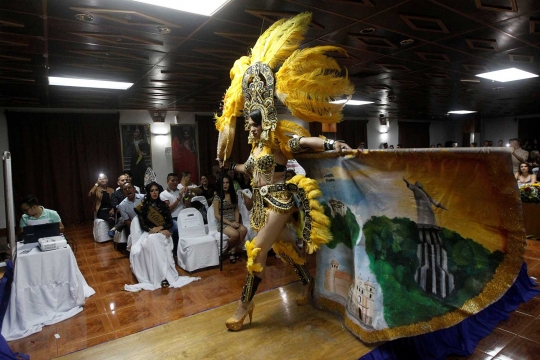 Intip kesiapan kontestan Miss Gay Tegucigalpa 2017 di balik panggung