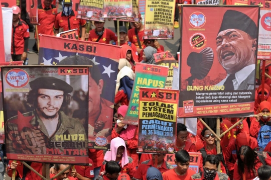 Peringatan May Day 2017, massa buruh merahkan Jalan Thamrin