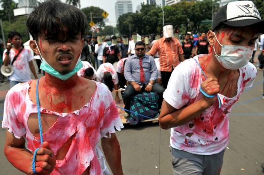 Peringatan May Day 2017, massa buruh merahkan Jalan Thamrin