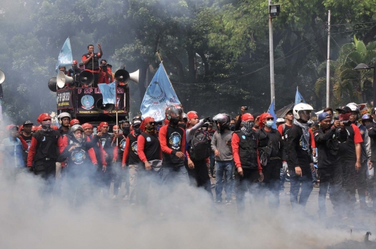 Karangan bunga api untuk Ahok-Djarot