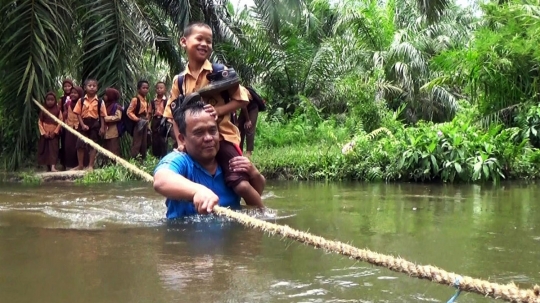 Perjuangan anak-anak Silangkitang bertaruh nyawa demi ke sekolah