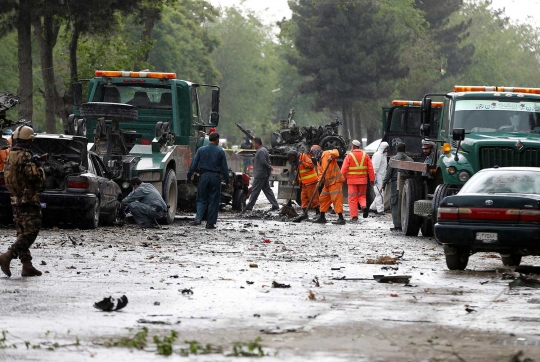 Bom bunuh diri serang konvoi kendaraan lapis baja pasukan NATO