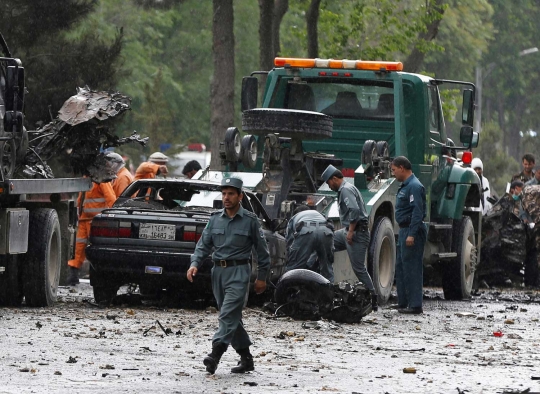 Bom bunuh diri serang konvoi kendaraan lapis baja pasukan NATO