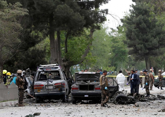 Bom bunuh diri serang konvoi kendaraan lapis baja pasukan NATO