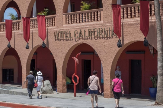 Ini Hotel California kw yang dituntut band legendaris The Eagles