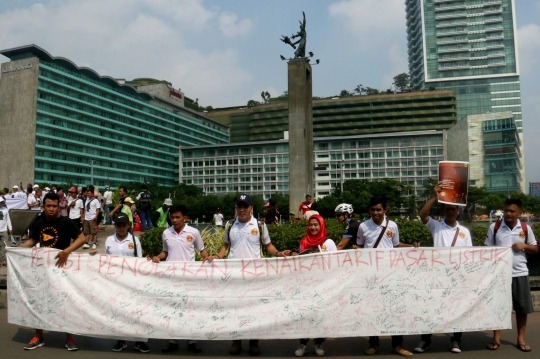 Pengunjung CFD tandatangani petisi tolak kenaikan tarif listrik