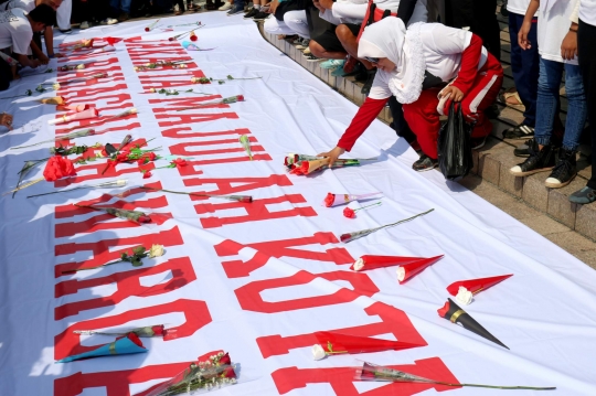 Aksi Sejuta Bunga untuk Anies-Sandi di Car Free Day