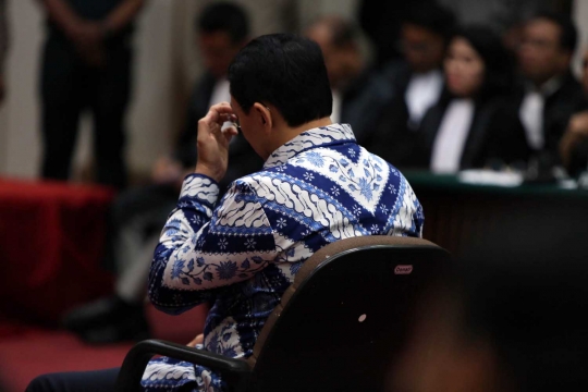 Ekspresi Ahok usai divonis 2 tahun penjara