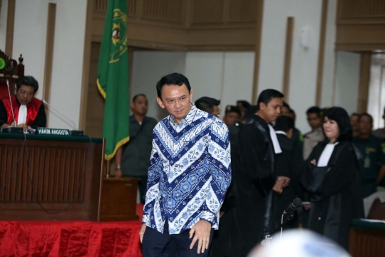 Ekspresi Ahok usai divonis 2 tahun penjara