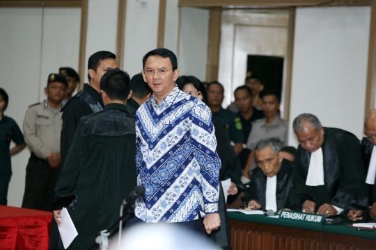 Ekspresi Ahok usai divonis 2 tahun penjara