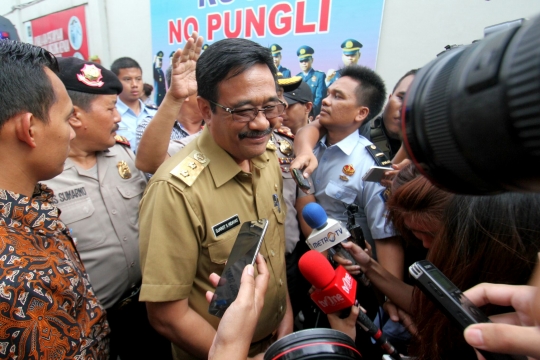 Masih berpakaian dinas, Djarot jenguk Ahok di Rutan Cipinang