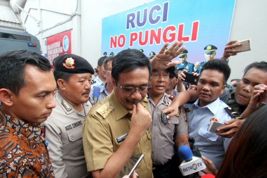 Masih berpakaian dinas, Djarot jenguk Ahok di Rutan Cipinang