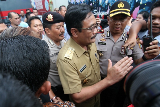 Masih berpakaian dinas, Djarot jenguk Ahok di Rutan Cipinang