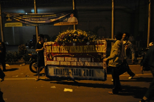 Karangan bunga untuk Ahok berdatangan di Rutan Cipinang