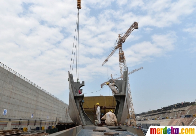 Foto : Mengintip pembuatan replika kapal Titanic senilai 