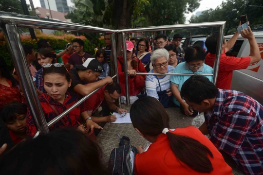 Antusias pendukung kumpulkan KTP demi bebaskan Ahok