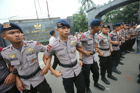 Ekspresi Roy Marten dan Sys NS gagal jenguk Ahok di Mako Brimob