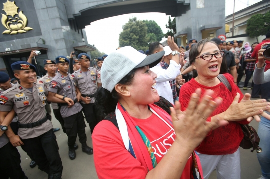 Ekspresi Roy Marten dan Sys NS gagal jenguk Ahok di Mako Brimob