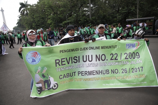 Ratusan pengemudi ojek online geruduk Kemenhub dan Istana