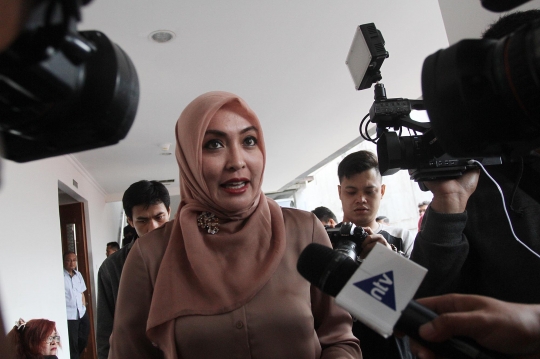 Angelina Sondakh bersaksi di sidang Choel Mallarangeng