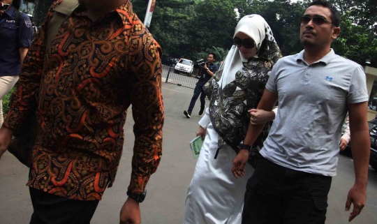 Gaya Firza Husein penuhi panggilan polisi terkait chat mesum Rizieq