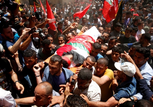 Tangis iringi pemakaman nelayan Palestina yang tewas ditembak Israel